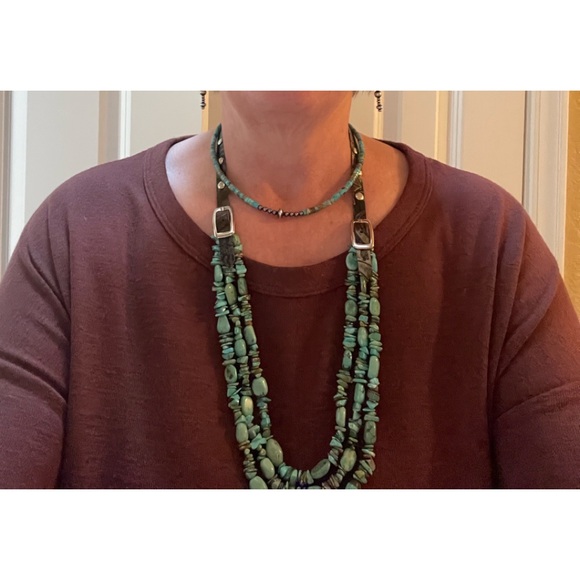 Turquoise and Leather Necklace handmade by a talented artist. - Picture 5 of 6